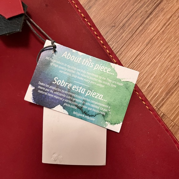 Artisan made red leather bag with silver crossbody chain - Picture 6 of 6